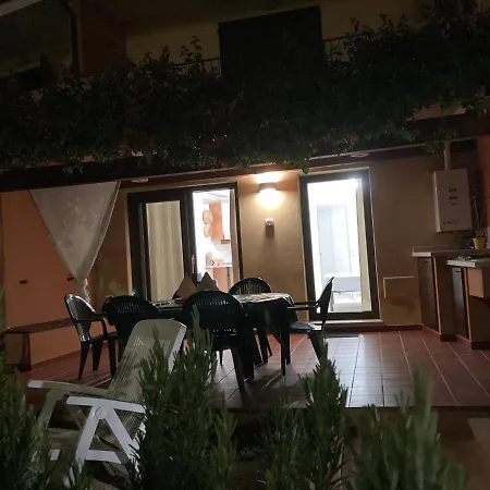 Bilocale Con Giardino Mare Apartment